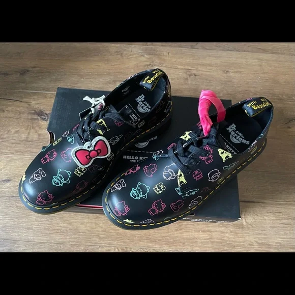 DOC MARTEN’S-NWT/Box Leather Sanrio Character Shoes - Picture 13 of 13